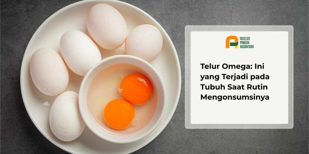Beberapa telur omega di atas piring putih, satu butir telur sudah dipecah memperlihatkan kuning telur berwarna oranye pekat khas telur kaya omega-3