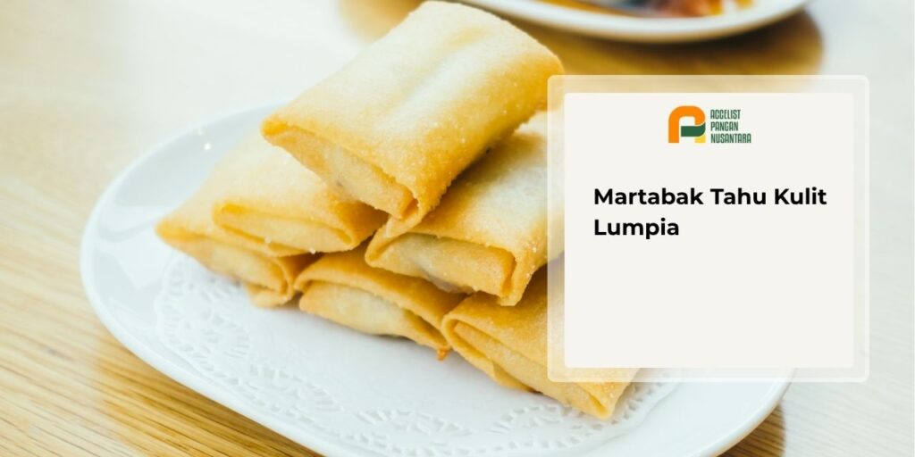 beberapa martabak tahu disajikan di atas piring kecil.