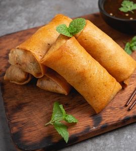 Chicken egg roll renyah dengan isian ayam udang