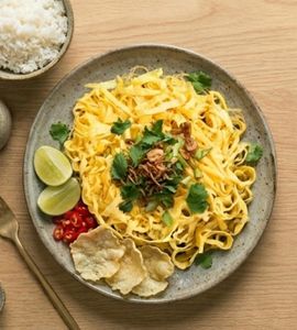 Telur rawis thin shredded egg strips, neatly sliced from a thin egg crepe roll