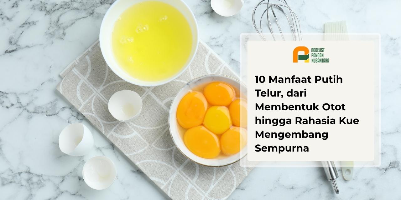 Proses persiapan bahan kue menunjukkan putih telur yang dipisah dengan kuning telur segar di dalam mangkuk.