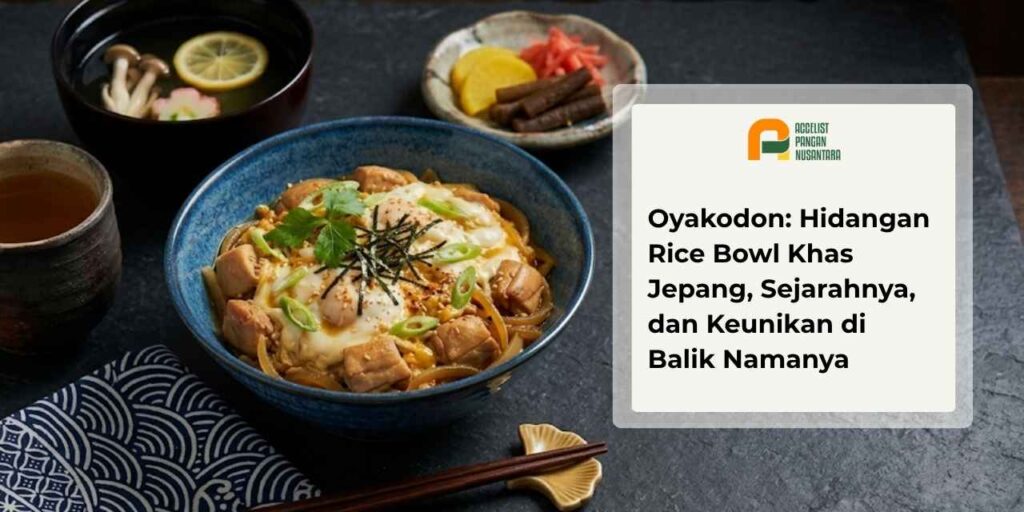hidangan oyakodon khas Jepang berisi ayam dan telur setengah matang di atas nasi hangat dalam mangkuk